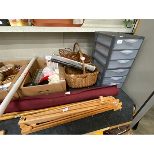 194 - Artists easel, 3 wicker baskets, 2 stacking plastic storage chests (25H 26W 35D cm each), sewing req... 