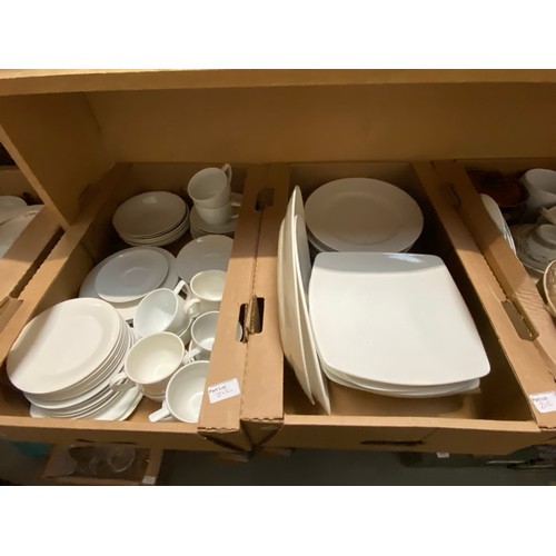 212 - 10 Boxes of pottery inc. 2 Le Creuset lidded soup bowls, 3 pieces of Wedgwood Green jasper ware, 25 ... 