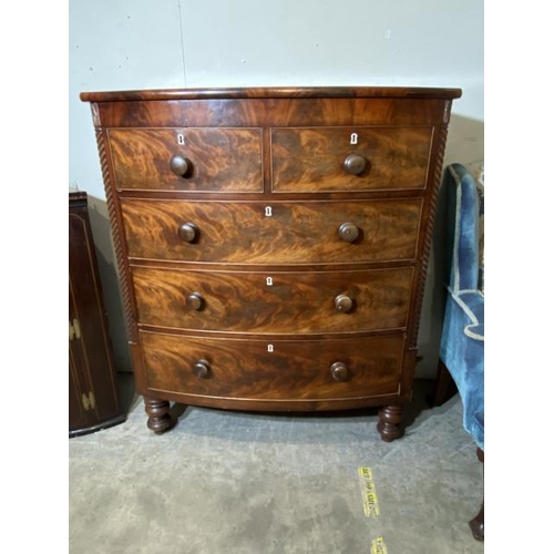 120 - Victorian mahogany bow front chest 9128H 108W 54D cm)