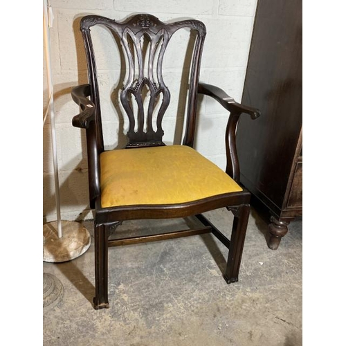 70 - Georgian mahogany carver chair (68W cm)