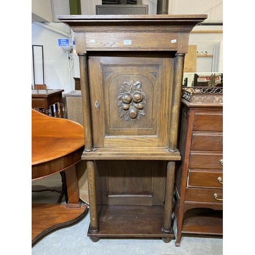 76 - Continental oak bookcase (153H 75W 39D cm)