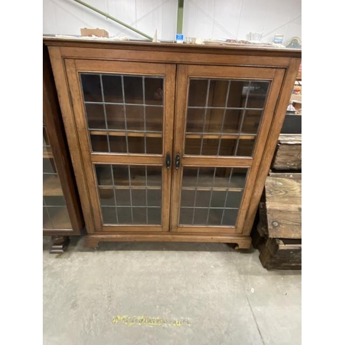 192 - Edwardian oak display cabinet with 1 key 125H 115W 31D