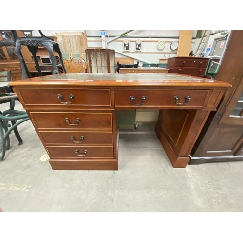 131 - Yew wood leather topped pedestal desk (75H 120W 160D cm)