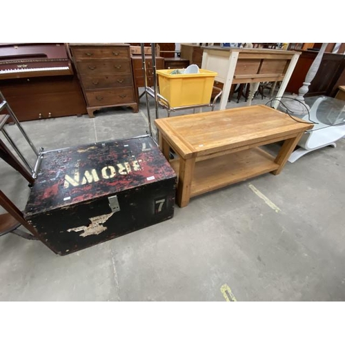 140 - Oak coffee table 50H 110W 50D & a vintage wooden trunk 39H 68W 49D