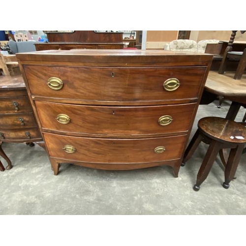 539 - Victorian mahogany bow fronted 3 drawer chest (89H 99W 48D cm)