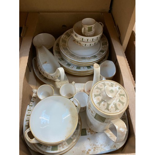 442 - 5 Boxes containing 41 pieces of Spode, Persia part dinner/coffee service, 39 pieces of Poole Fresco ... 