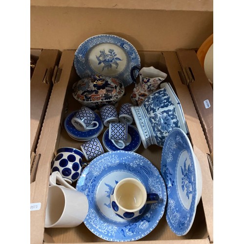 442 - 5 Boxes containing 41 pieces of Spode, Persia part dinner/coffee service, 39 pieces of Poole Fresco ... 