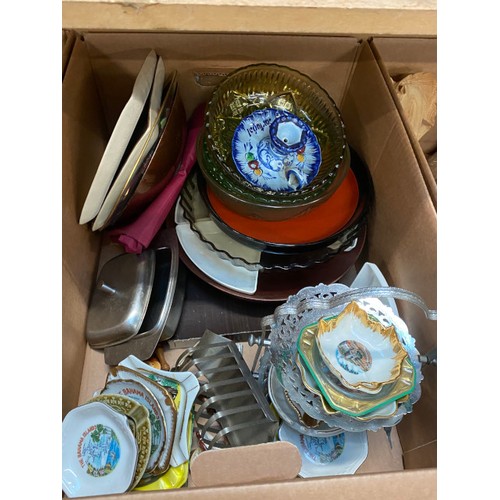 458 - 7 Mixed boxes of vintage glass & ceramics inc. Vaseline glass, Carlton ware, Wedgwood, Sylvac, Burle... 