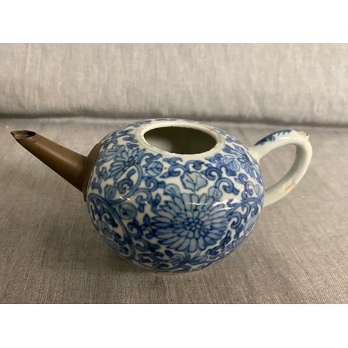 356 - 4 Pieces of oriental ceramics inc. Chinese teapot, blue & white Chinese vase (repaired) etc