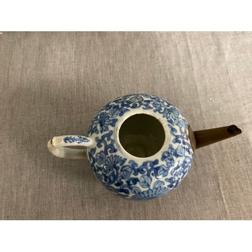 356 - 4 Pieces of oriental ceramics inc. Chinese teapot, blue & white Chinese vase (repaired) etc