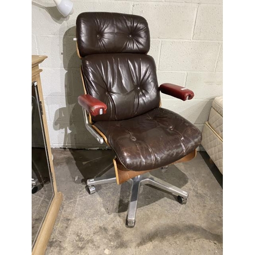 35 - 1970's Eames style swivel chair (as found) (69W cm)