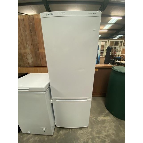 70 - Bosch Classixx fridge freezer (155H 54W 60D cm)