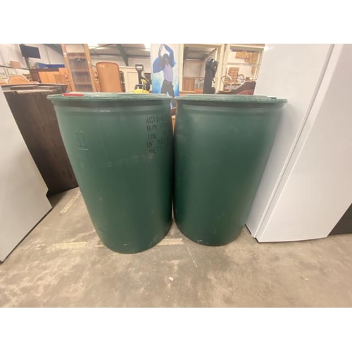 71 - 2 Plastic water butts (92H 58DIAM cm)