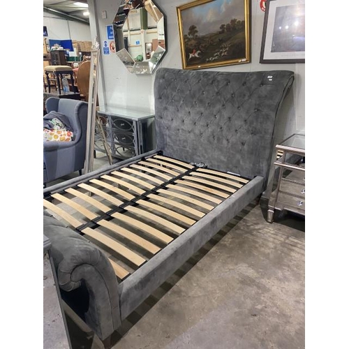 91 - Good quality Barker & Stonehouse grey velvet button back double 4'6 sleigh bed with side rails & lat... 