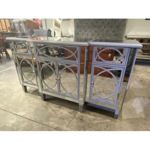 93 - Contemporary mirrored 4 door sideboard (92H 160W 40D cm)