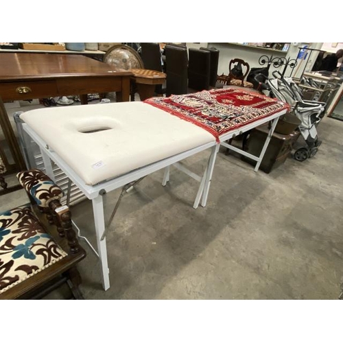 195 - Folding beauty therapist/massage table