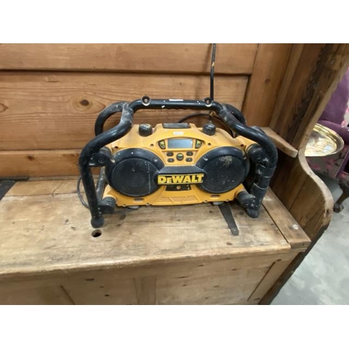 200 - Dewalt MH288349 workshop radio