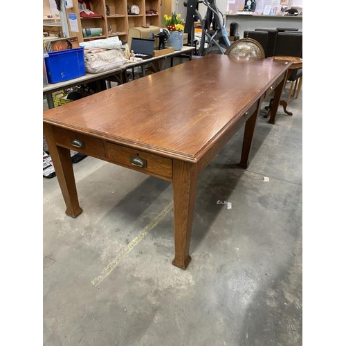 226 - Good quality Edwardian oak 8 drawer dining table (77H 275W 105D cm)