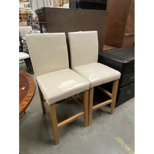 61 - Pair of cream faux leather bar stools (40W cm)