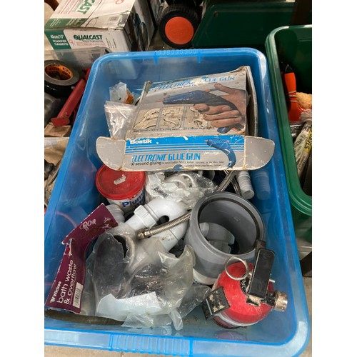 558 - Large quantity of workshop tools & accessories