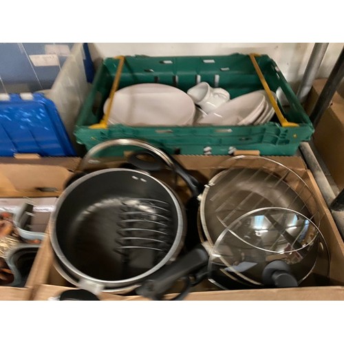 554 - Large quantity of mainly kitchenalia, books, vases, glassware etc