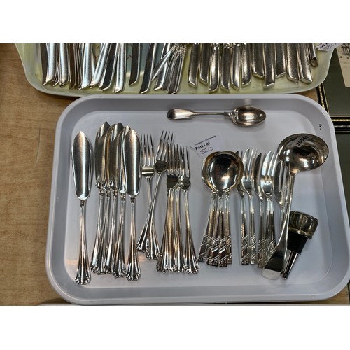 520 - Grenadier cake slice, Community cutlery etc *Trays not included*