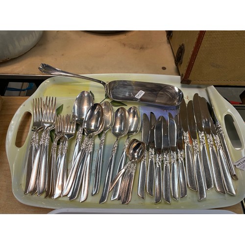 520 - Grenadier cake slice, Community cutlery etc *Trays not included*