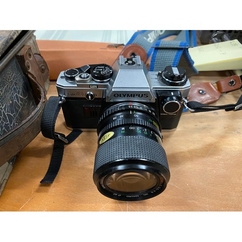 548 - Canon EOS30D, Mamiya 645, Tokina SD lens, Sony DR-S3 earphones etc