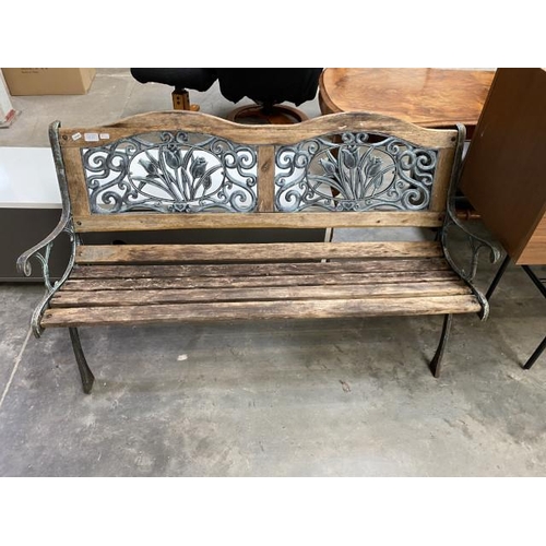 112 - Metal & wooden garden bench (127W cm)