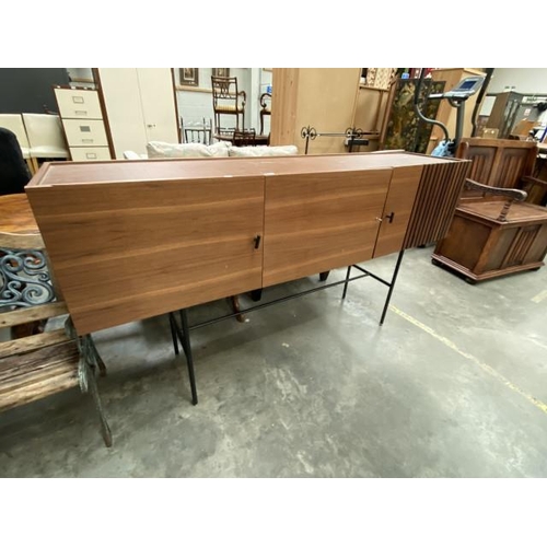 113 - Contemporary teak effect sideboard (as found) (98H 180W 42D cm)