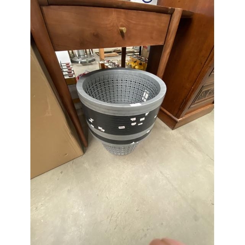 131 - 21 Round laundry baskets (NEW)