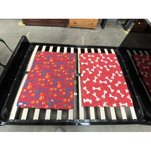 137 - 2 New dog beds (95x70cm)