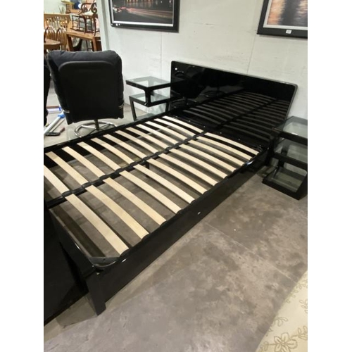 138 - Black gloss double bed frame with side rails & lats