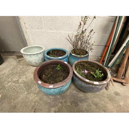 35 - 5 Ceramic planters (28x34, 26x38, 28x34 & 2 x 24x38 cm)