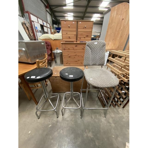 40 - 2 Retro bar stools (73H cm), vintage bar stool (37W cm)