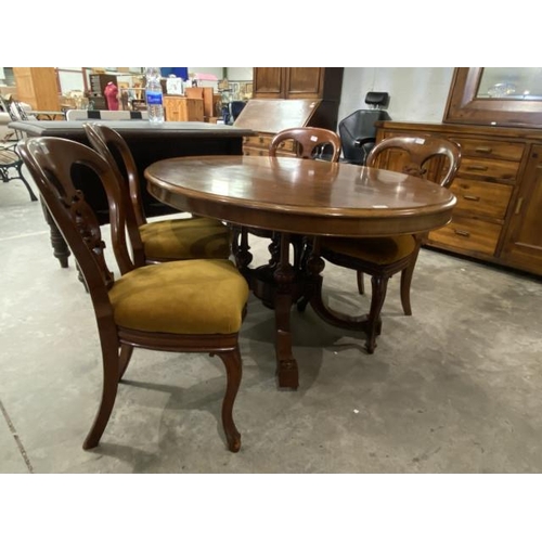 76 - Victorian mahogany oval  table (73H 136W 100D cm) & 4 chairs