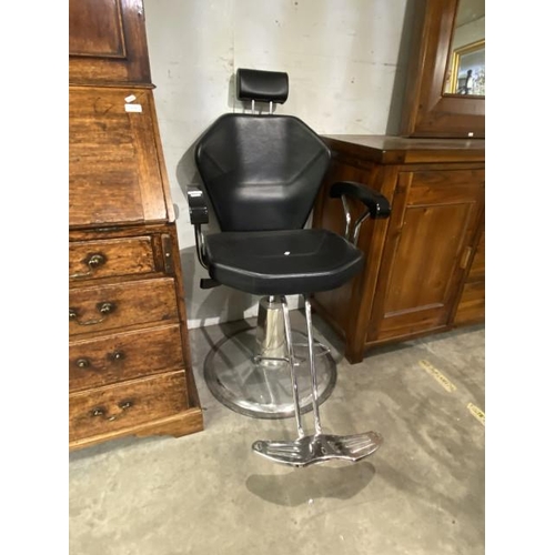 82 - Shengyu swivel barbers chair (60W cm)