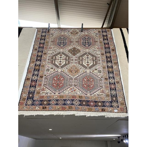 86 - Persian rug 205 x 133cm