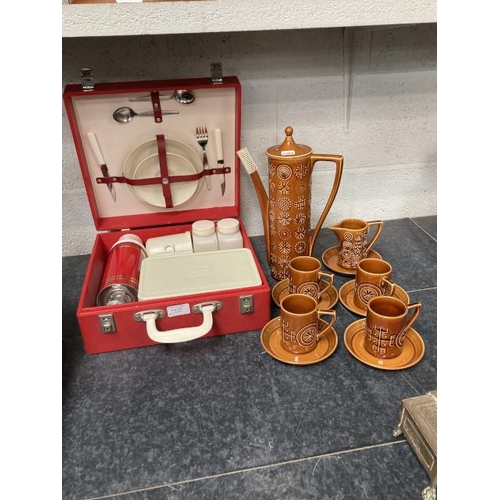 311 - Vintage picnic set & 11 piece 