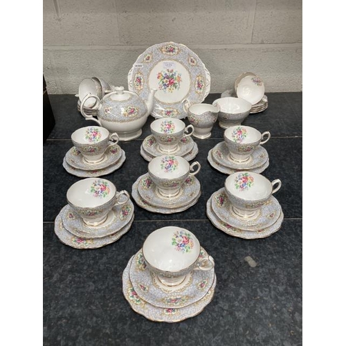 314 - 39 Piece Gainsborough Queen Anne fine bone china tea set (hairline crack to sugar basin)