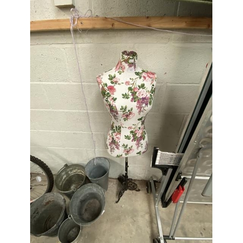 4 - Dressmakers mannequin (143H cm)