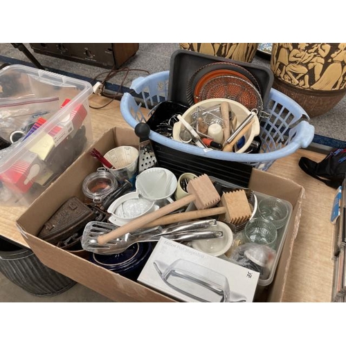 416 - 2 Boxes of assorted kitchenalia