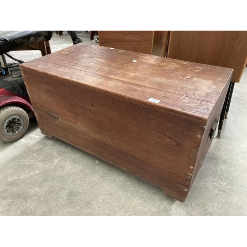 425 - Victorian pine blanket box (50H 91W 45D cm)