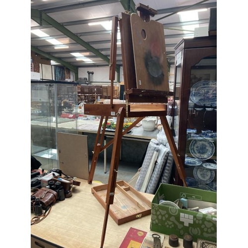 356 - Artists easel