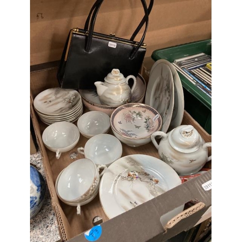 386 - Box of Oriental tablewares and a vintage leather handbag