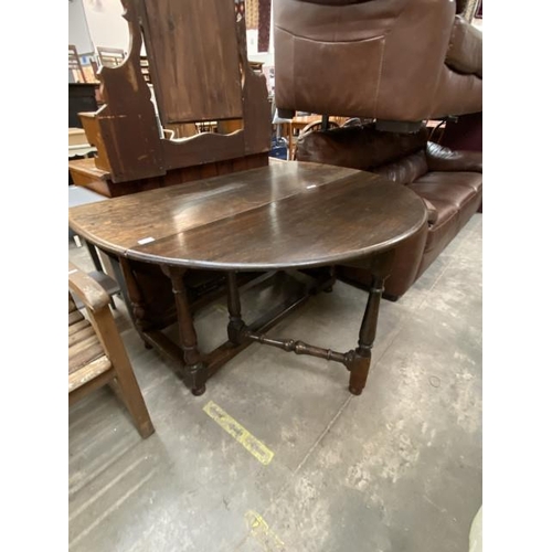 86 - Oak gate leg table 75H 144W 135D