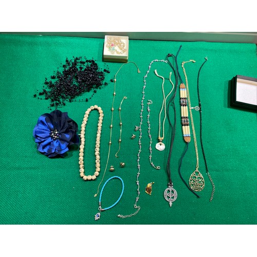 307 - Collection of jewellery, banknotes & coins including rupees, silver locket on silver chain, brooches... 