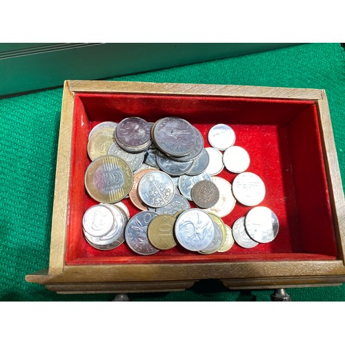 307 - Collection of jewellery, banknotes & coins including rupees, silver locket on silver chain, brooches... 