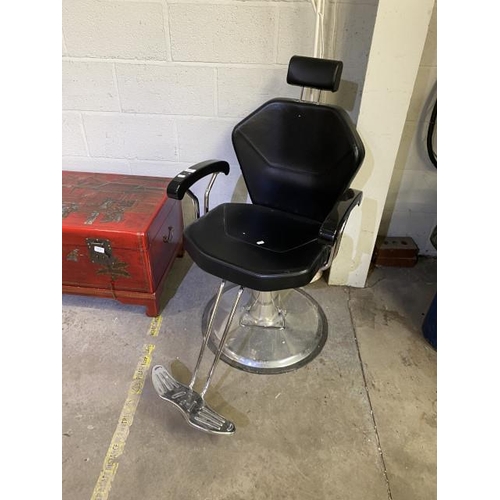 111 - Shengyu swivel barbers chair (60W cm)