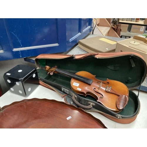 487 - Cased Skylark Brand MV005 violin (no bow) & Vintage dice games compendium 15cm square